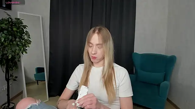 Snapshot of mellisadream chatting on October 15, 5:32 am mellisadream online show from October 15, 5:32 am