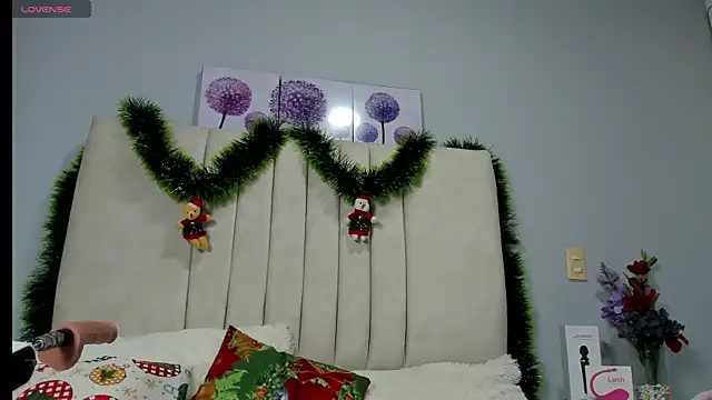 AmandaaWats online show from December 13, 7:53 pm