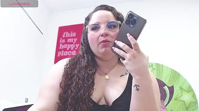 AmandaaWats online show from April 22, 7:33 pm