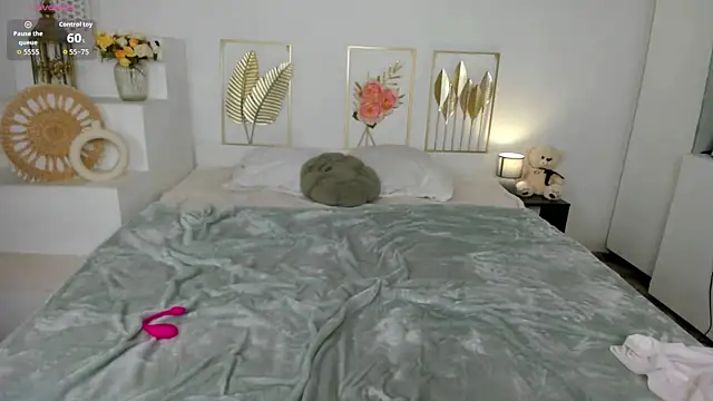 LisaRiza online show from October 14, 1:25 pm