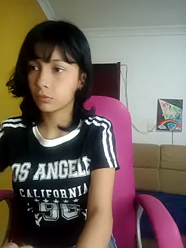 xoxo milk online show from October 18, 5:15 pm