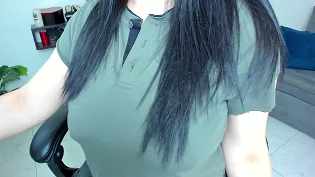 Snapshot of Miel_82 chatting on October 6, 9:37 am Miel 82 online show from October 6, 9:37 am