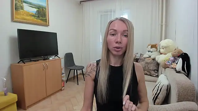 AlisiaCat online show from April 18, 10:07 am