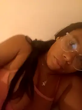 PrettahSantos online show from November 4, 12:26 am