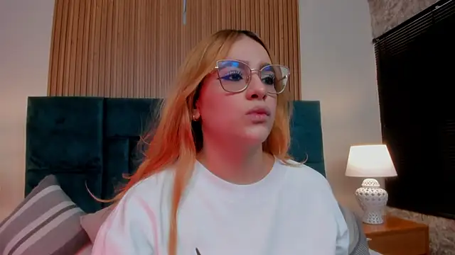 Amber kiss  online show from April 10, 6:25 pm