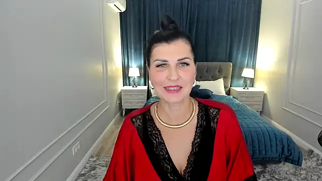 Moon Veloure1 online show from October 4, 7:40 pm