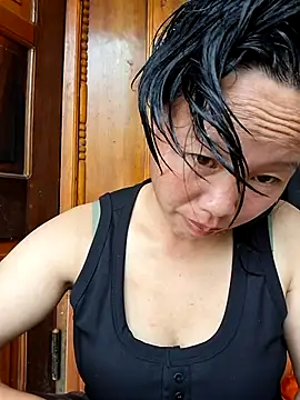 helenzz online show from November 10, 5:13 am