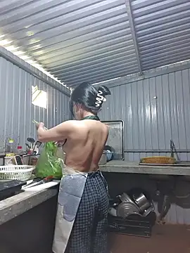 Helen-Tran online show from December 18, 5:34 am