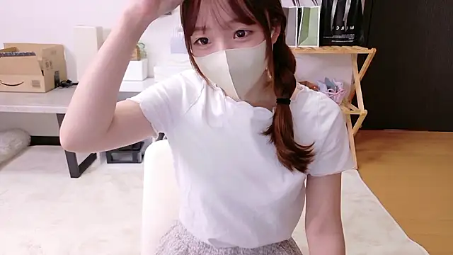 Snapshot of saku_sakura_ chatting on October 4, 4:07 am saku sakura online show from October 4, 4:07 am