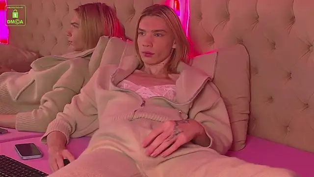 RobertDevine online show from October 17, 4:21 pm