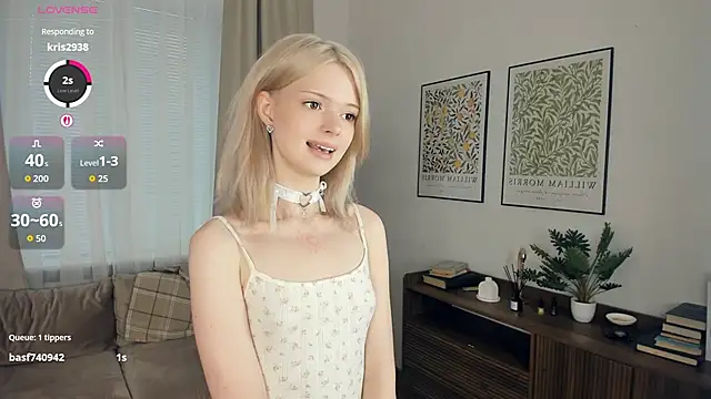 Snapshot of LaureMestler chatting on October 19, 8:38 am LaureMestler online show from October 19, 8:38 am