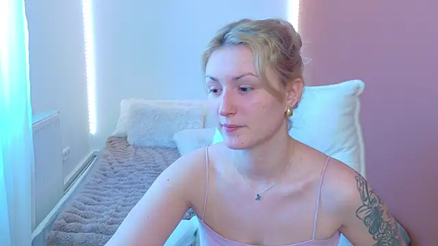 Anaayss  online show from March 5, 7:26 am