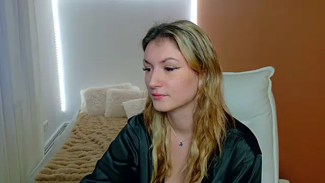 Anaayss  online show from February 2, 6:01 am