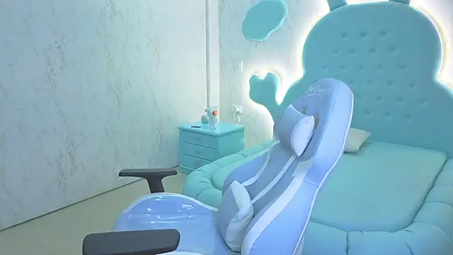 Mia Cuttee online show from November 1, 4:27 am