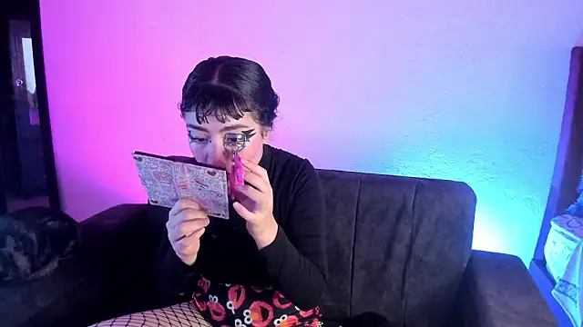 kitty  chs online show from October 16, 1:14 pm