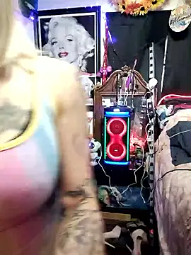 blondebarbiebae online show from January 14, 1:43 am