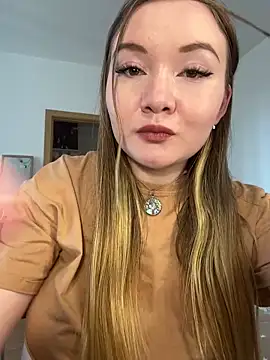Amalie Smith online show from June 2, 7:20 am
