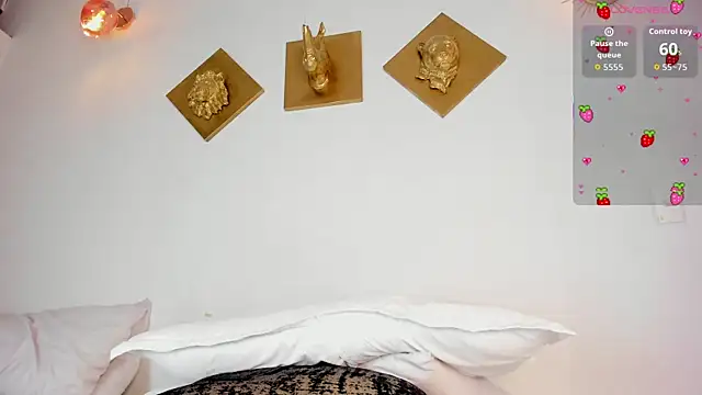 CharlottePetitte online show from November 15, 9:05 pm