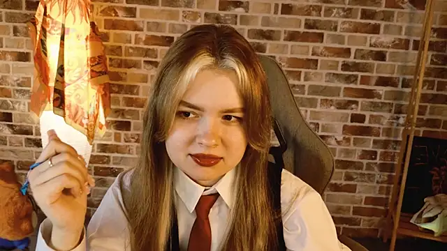 Snapshot of HaleySun chatting on September 28, 5:03 am HaleySun online show from September 28, 5:03 am