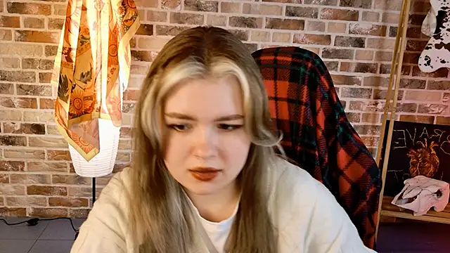 Snapshot of HaleySun chatting on September 25, 3:22 pm HaleySun online show from September 25, 3:22 pm