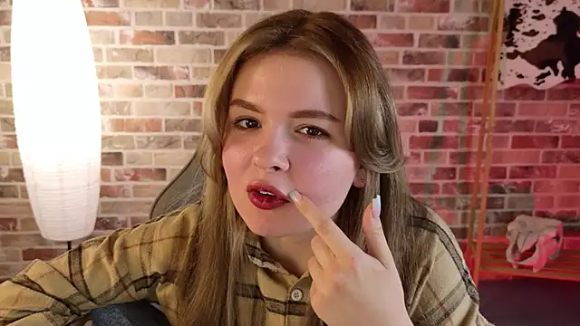 Snapshot of HaleySun chatting on October 16, 1:47 pm HaleySun online show from October 16, 1:47 pm