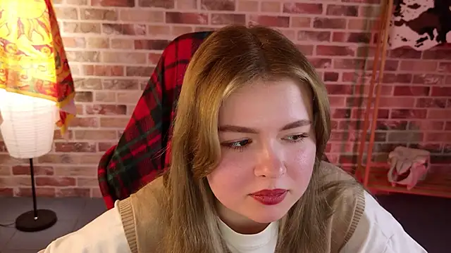 Snapshot of HaleySun chatting on October 15, 1:36 pm HaleySun online show from October 15, 1:36 pm