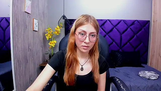 Snapshot of ChloeCampbell03 chatting on September 29, 5:40 pm ChloeCampbell03 online show from September 29, 5:40 pm