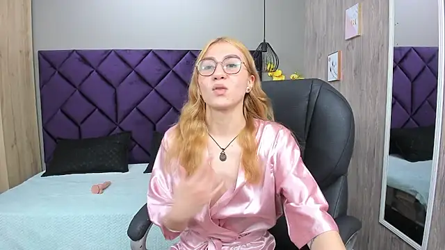 ChloeCampbell03 online show from November 25, 5:15 pm