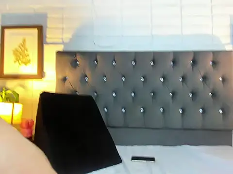 Samantha Fiire online show from January 14, 1:05 pm