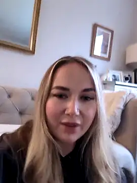 Snapshot of BarbieDolly_x chatting on October 15, 3:58 pm BarbieDolly x online show from October 15, 3:58 pm