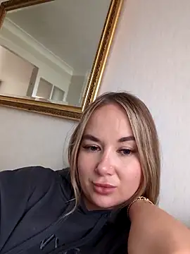 Snapshot of BarbieDolly_x chatting on October 13, 3:14 pm BarbieDolly x online show from October 13, 3:14 pm