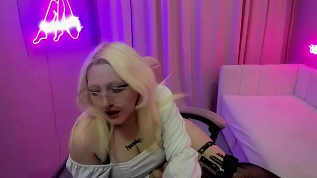 JuliaSharkk online show from October 20, 8:23 pm