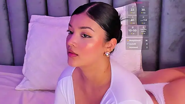 Snapshot of EmmaBlossom chatting on October 6, 7:51 pm EmmaBlossom online show from October 6, 7:51 pm