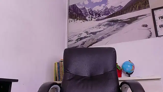 Adrianna5  online show from April 23, 9:39 am