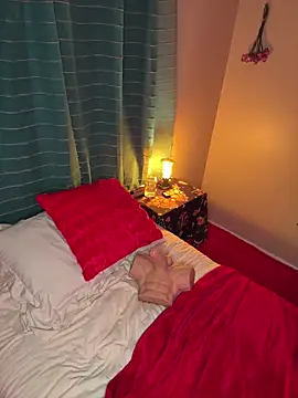 DesertLuxe online show from March 26, 7:10 am