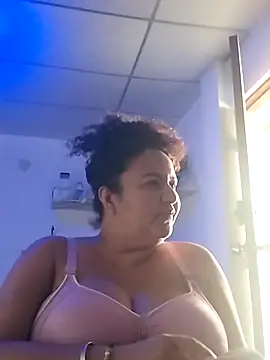 MEYBELLATINA online show from April 10, 9:32 pm