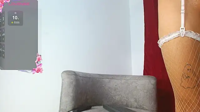 Snapshot of violeta_hillsss chatting on October 11, 2:16 am violeta hillsss online show from October 11, 2:16 am