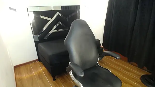 MarianaRojas  online show from November 15, 5:08 am