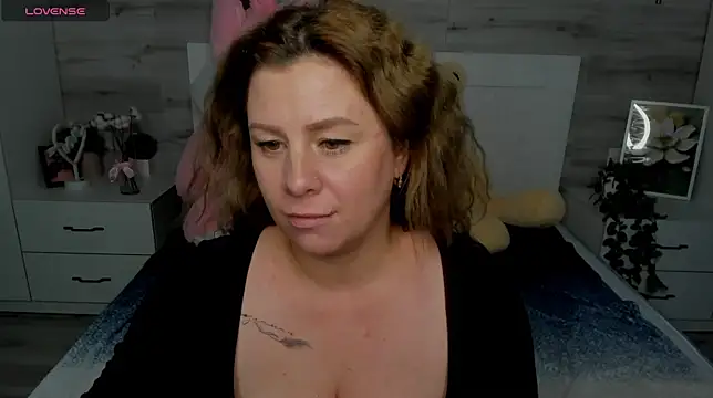 Snapshot of LoraBlaze chatting on October 13, 3:04 pm LoraBlaze online show from October 13, 3:04 pm