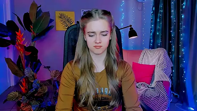 JuneWoods online show from March 14, 9:21 am