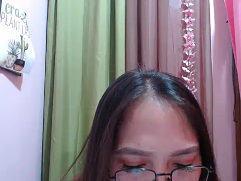 Snapshot of pinayscarlet chatting on October 16, 1:58 pm pinayscarlet online show from October 16, 1:58 pm
