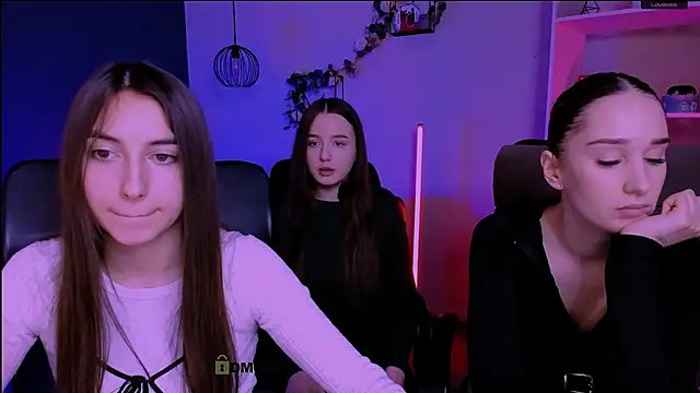 leslie bird online show from March 12, 10:18 am