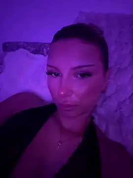 blondeeee online show from January 7, 5:05 pm