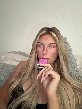 blondeeee online show from March 30, 3:11 pm