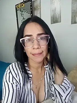 YaraDuartee online show from December 17, 1:55 am