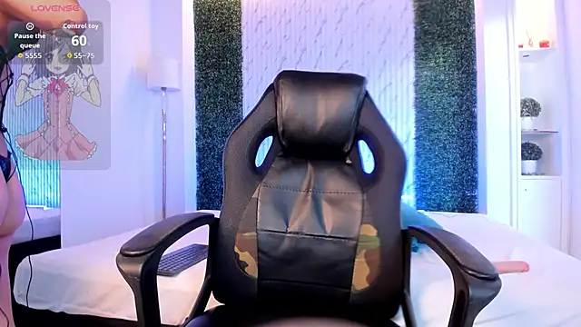 Caroline Millerr online show from October 25, 9:32 pm