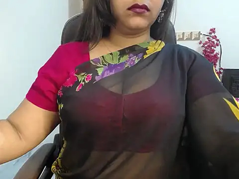 Queen Homaira online show from November 3, 3:43 am