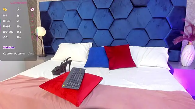 Angelina Roa online show from December 2, 4:31 pm