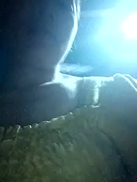 bree-zz online show from March 1, 11:59 pm