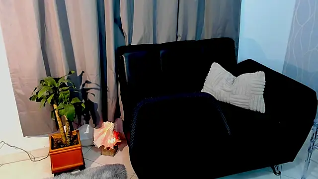 Snapshot of EmilyValk chatting on September 28, 1:12 am EmilyValk online show from September 28, 1:12 am